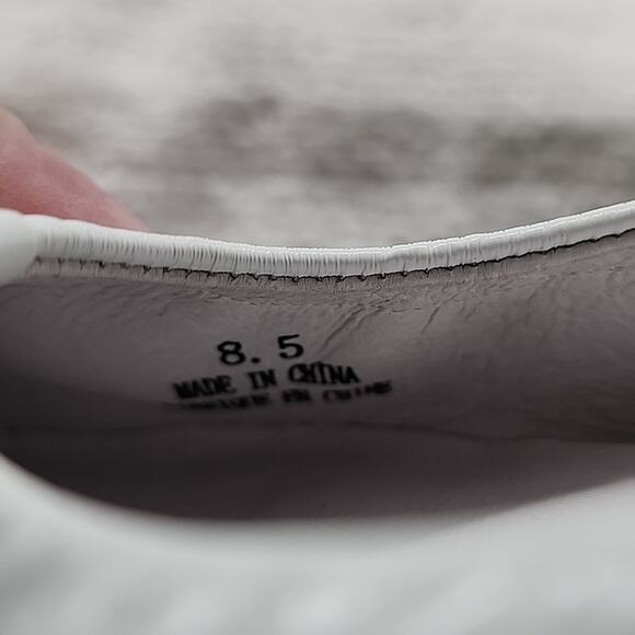 JEFFREY CAMPBELL BALLERINA FLAT IN WHITE CRINKLE PATTEN LADIES 8.5 NWOB GORGEOUS - Picture 2 of 16